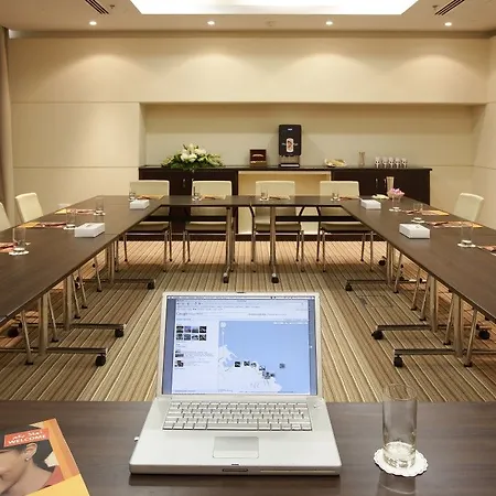 Ibis Muscat 