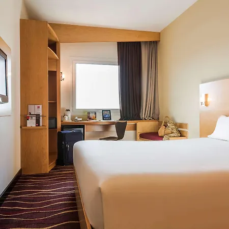 Ibis Muscat Hotel Exterior photo